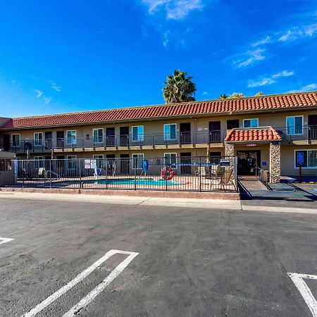 Econo Lodge Inn & Suites Escondido Downtown Εξωτερικό φωτογραφία
