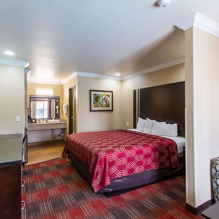 Econo Lodge Inn & Suites Escondido Downtown Εξωτερικό φωτογραφία
