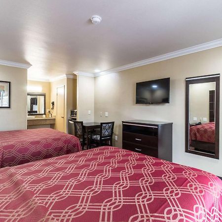 Econo Lodge Inn & Suites Escondido Downtown Εξωτερικό φωτογραφία