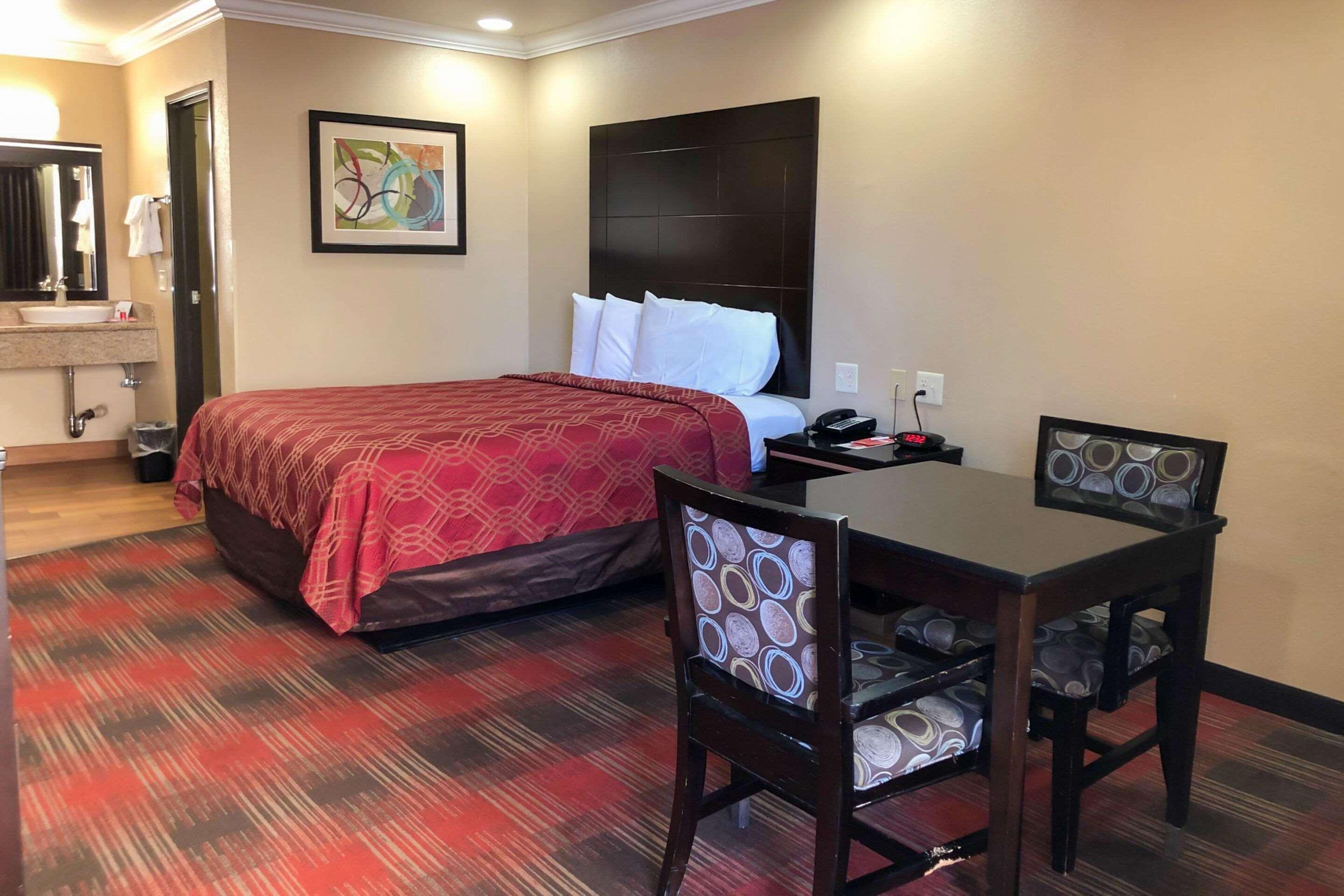 Econo Lodge Inn & Suites Escondido Downtown Εξωτερικό φωτογραφία