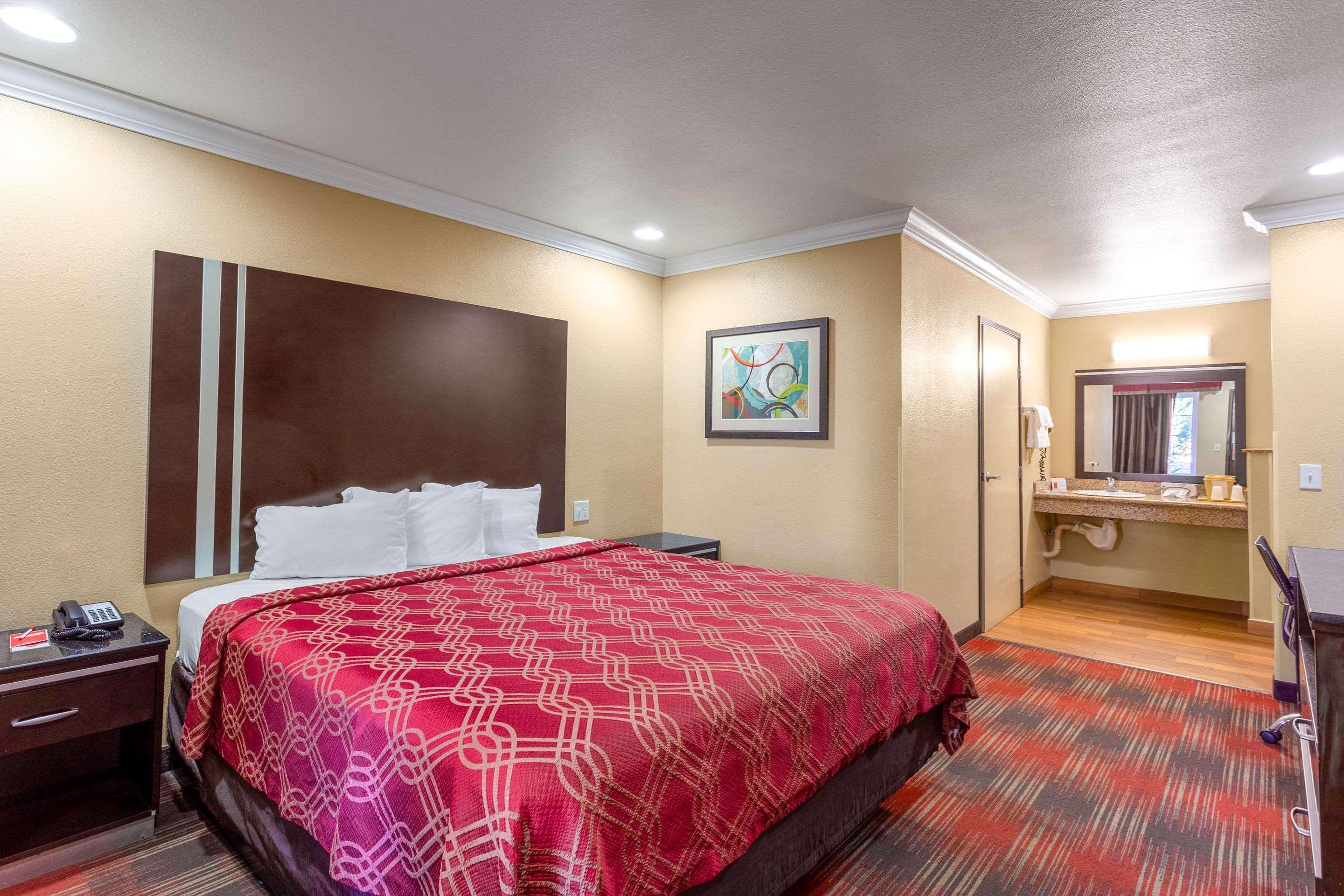 Econo Lodge Inn & Suites Escondido Downtown Εξωτερικό φωτογραφία
