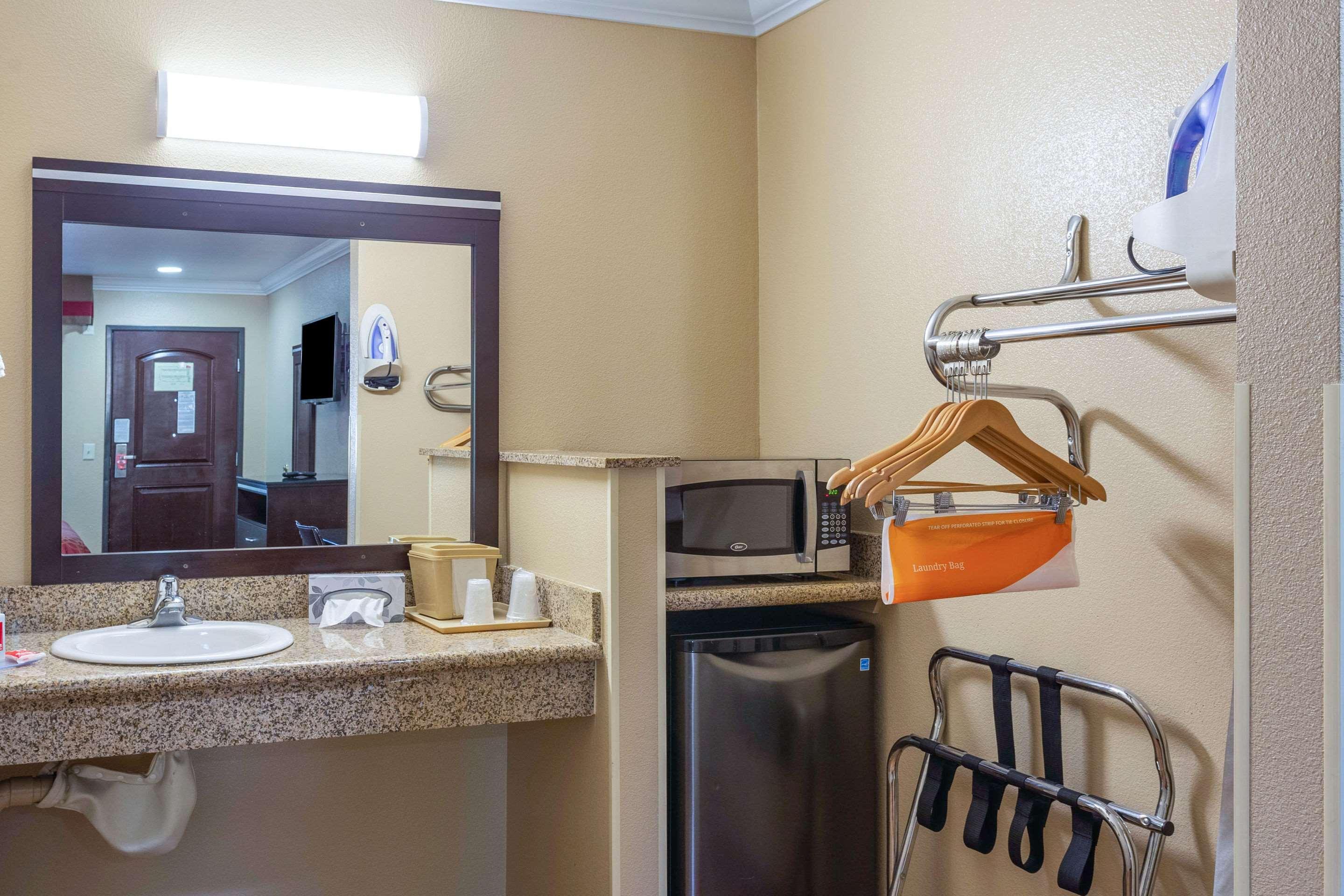 Econo Lodge Inn & Suites Escondido Downtown Εξωτερικό φωτογραφία