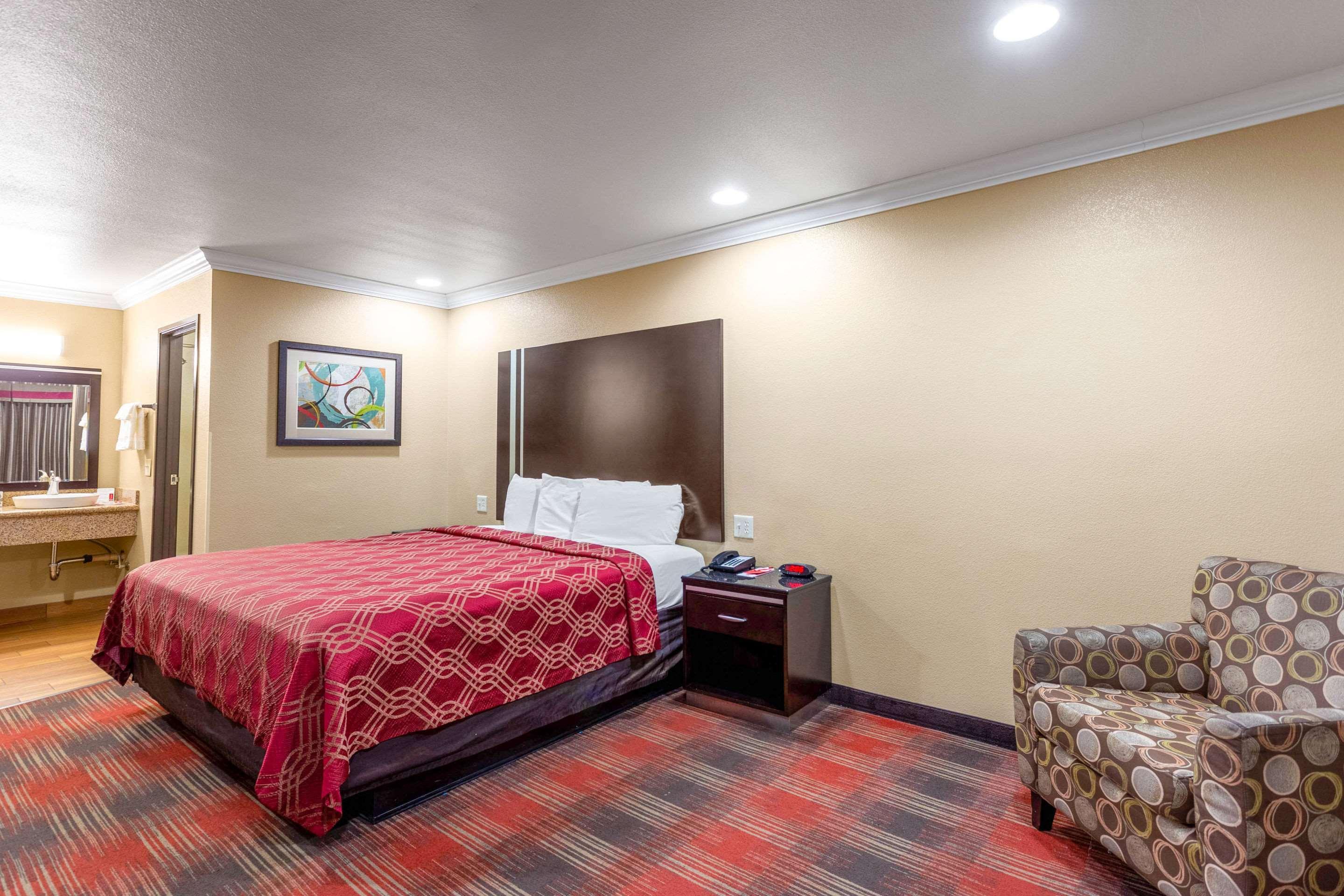 Econo Lodge Inn & Suites Escondido Downtown Εξωτερικό φωτογραφία