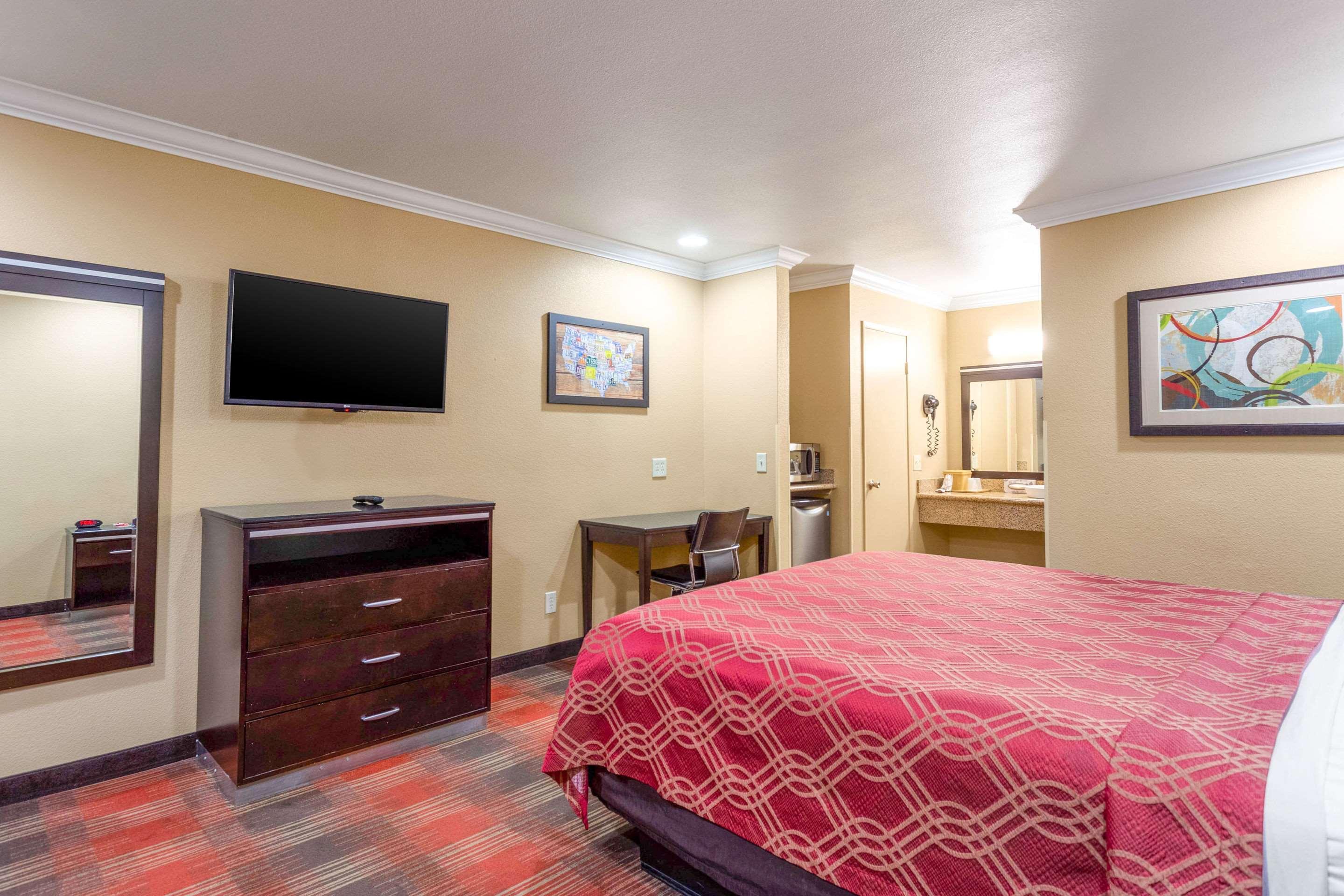 Econo Lodge Inn & Suites Escondido Downtown Εξωτερικό φωτογραφία
