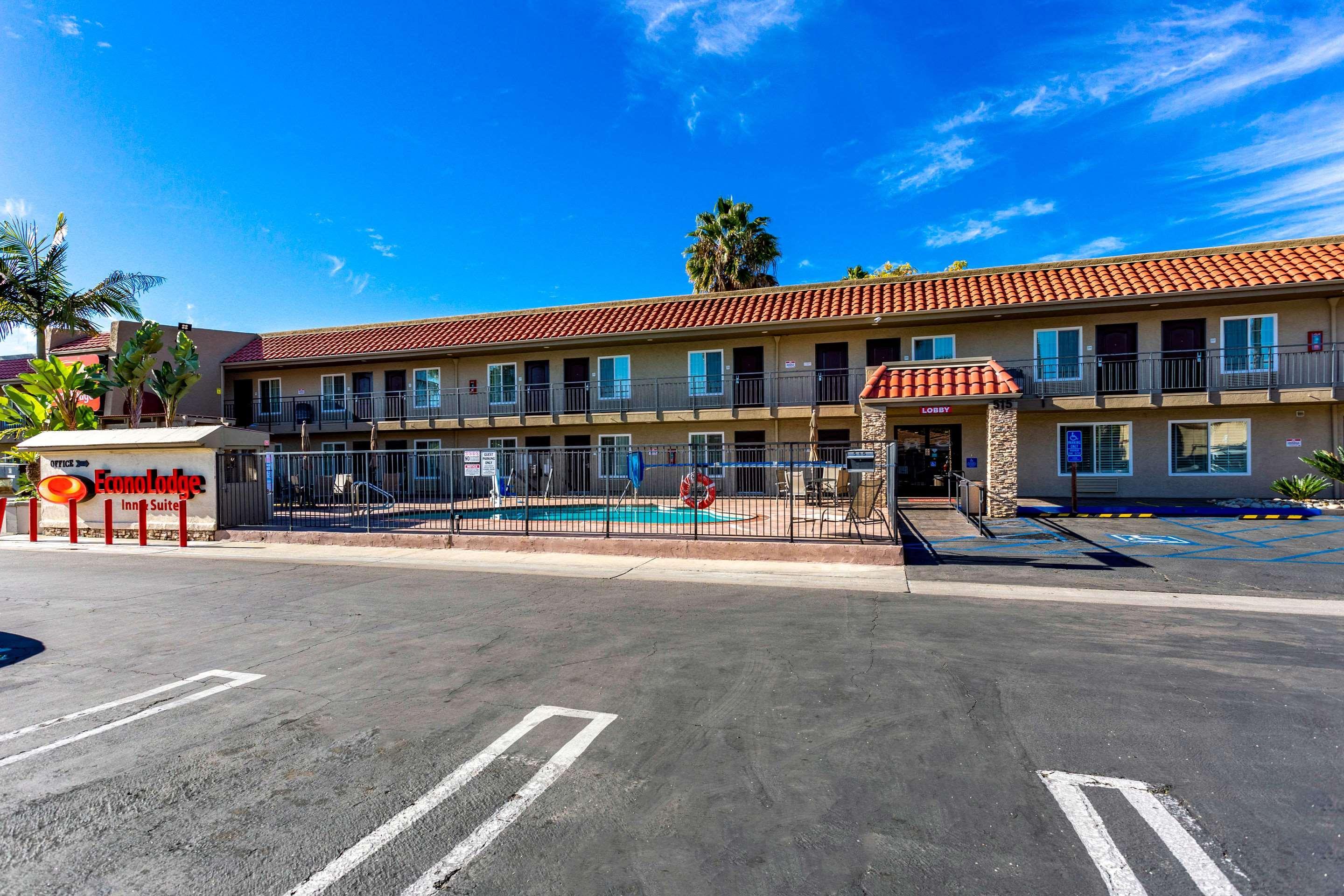 Econo Lodge Inn & Suites Escondido Downtown Εξωτερικό φωτογραφία