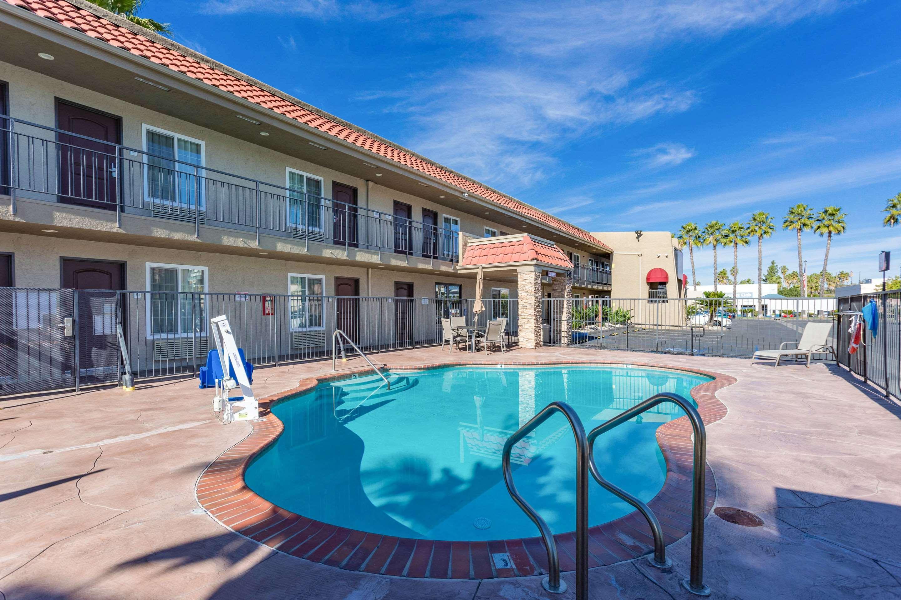 Econo Lodge Inn & Suites Escondido Downtown Εξωτερικό φωτογραφία