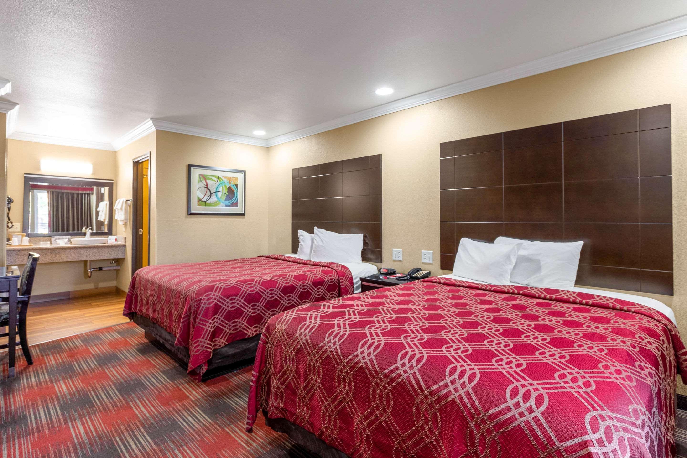 Econo Lodge Inn & Suites Escondido Downtown Εξωτερικό φωτογραφία
