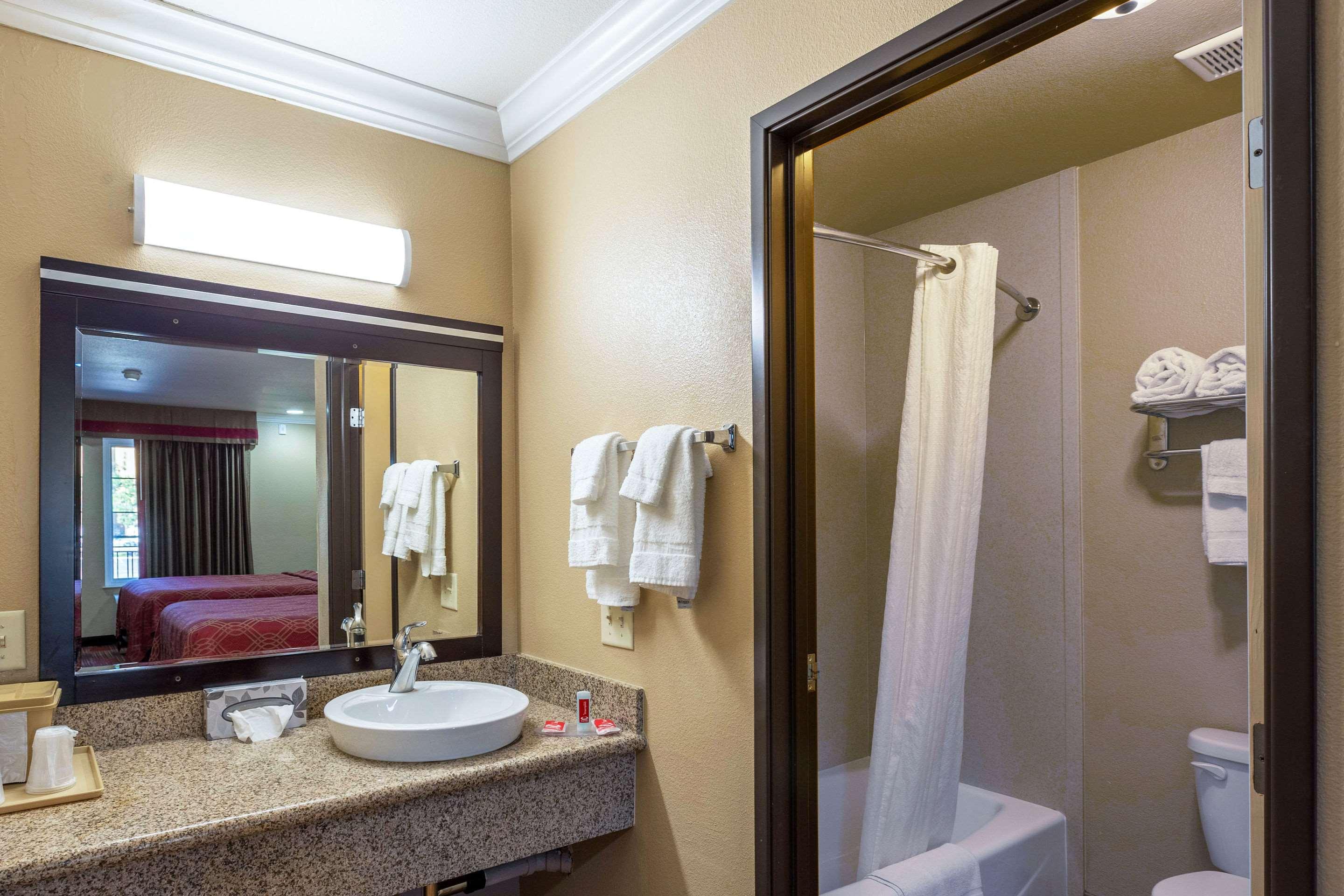 Econo Lodge Inn & Suites Escondido Downtown Εξωτερικό φωτογραφία