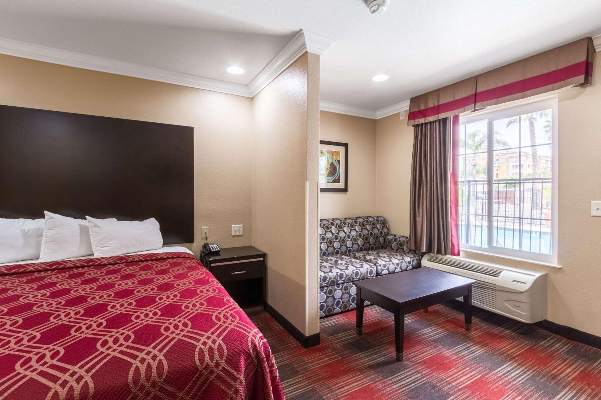 Econo Lodge Inn & Suites Escondido Downtown Εξωτερικό φωτογραφία
