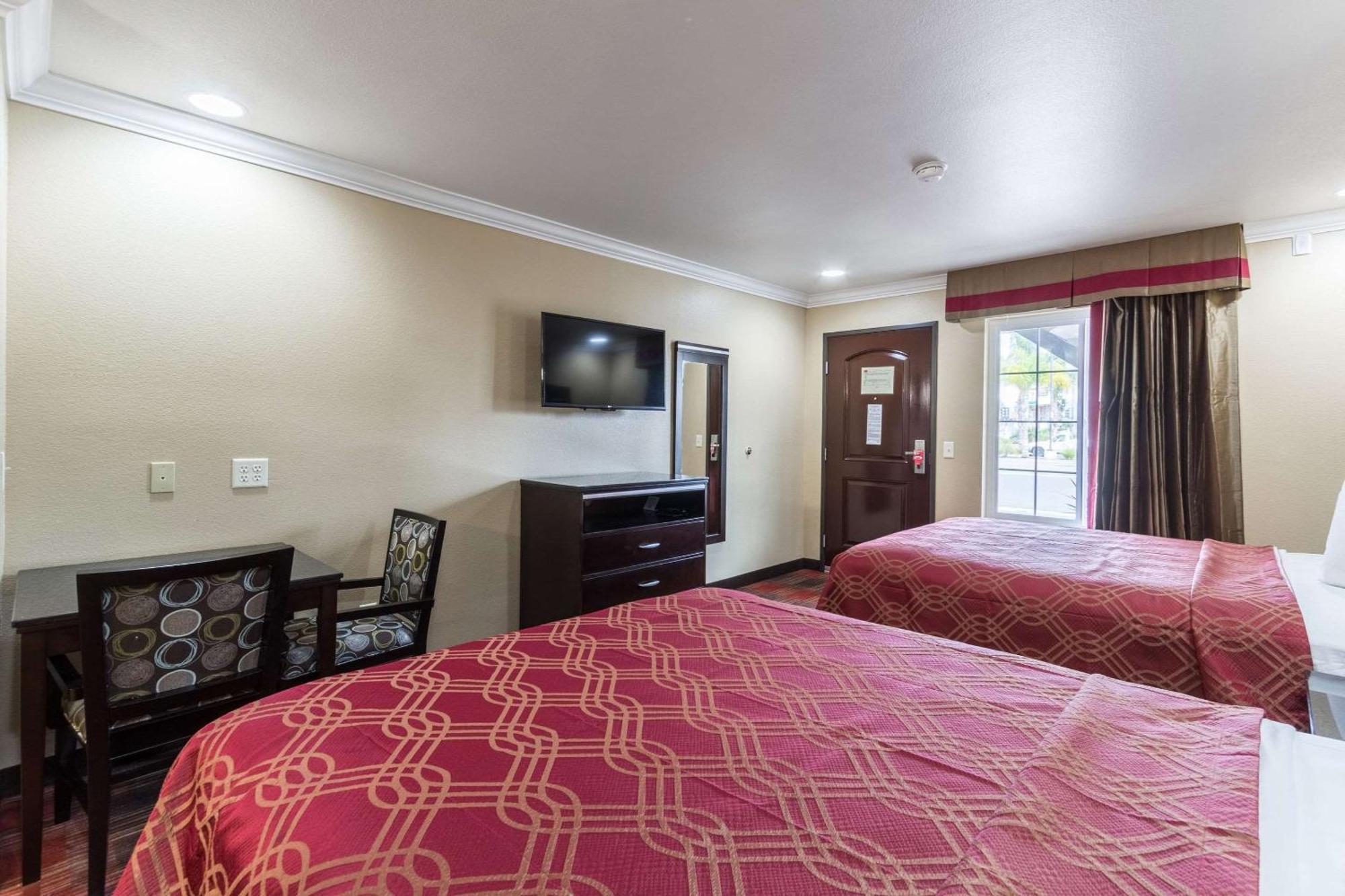 Econo Lodge Inn & Suites Escondido Downtown Εξωτερικό φωτογραφία