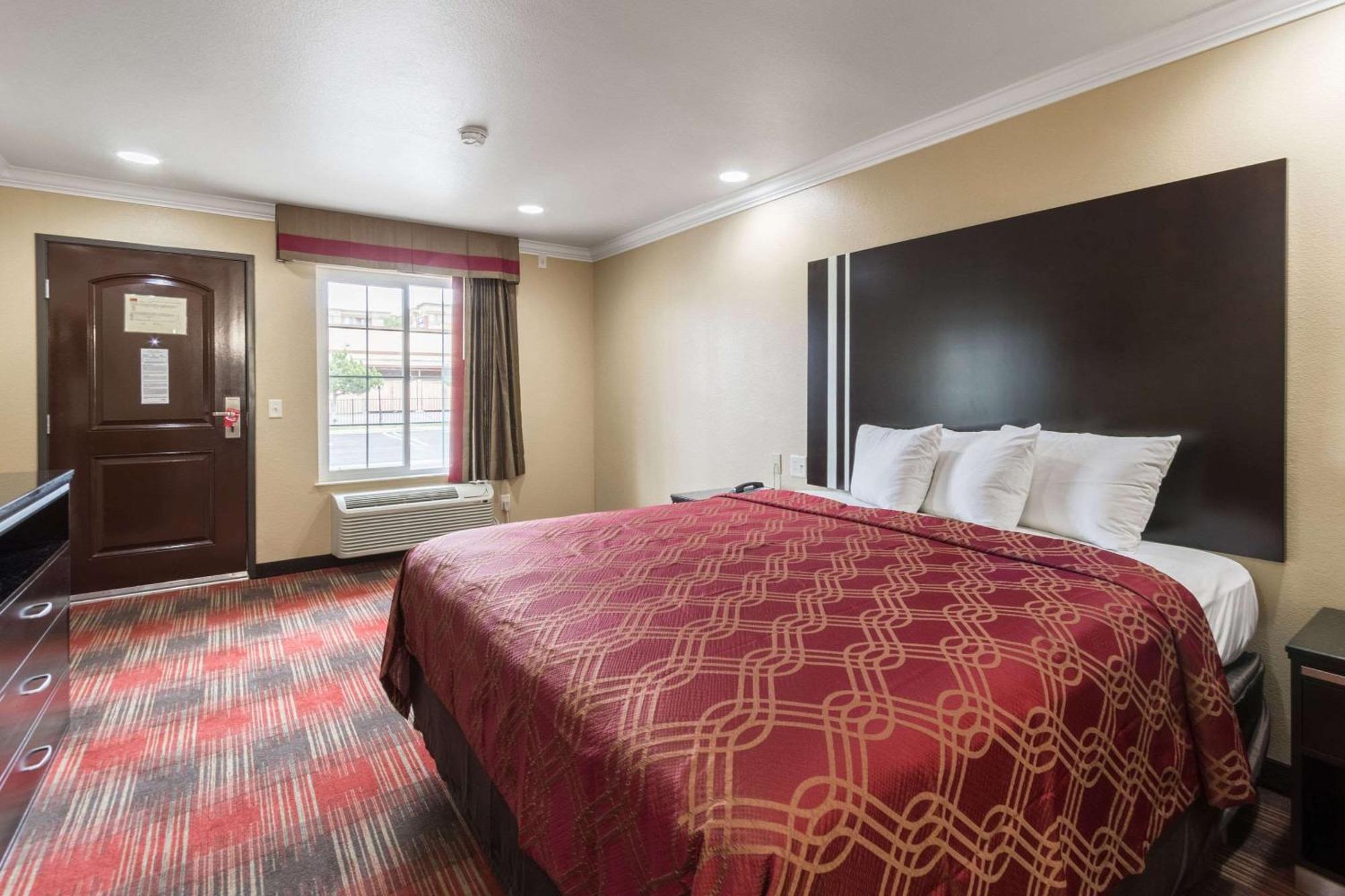 Econo Lodge Inn & Suites Escondido Downtown Εξωτερικό φωτογραφία