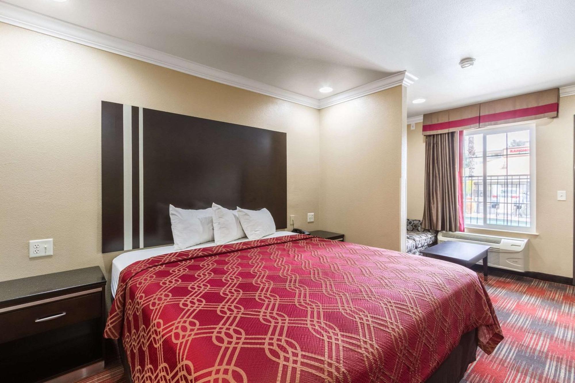 Econo Lodge Inn & Suites Escondido Downtown Εξωτερικό φωτογραφία